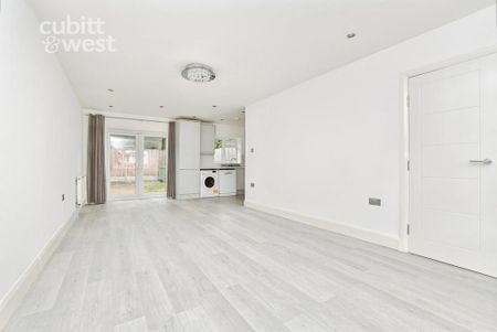 3 bedroom semi-detached house to rent - Photo 2