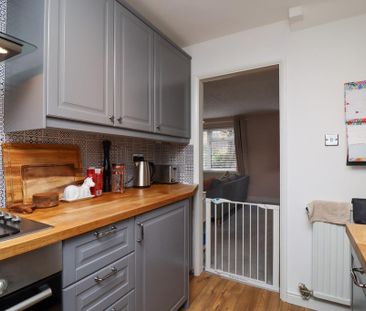 3 bedroom semi-detached house to rent - Photo 3