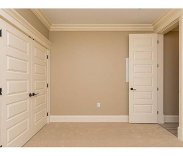 Cozy 1-Bedroom Suite with Separate Entry in Ironwood - Photo 3