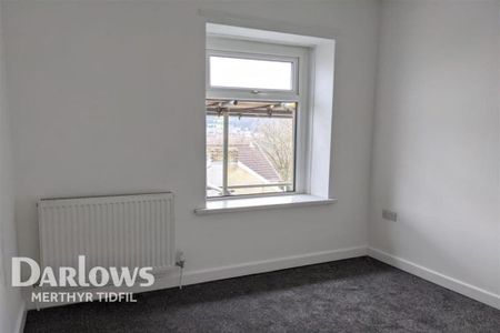 4 bedroom detached house to rent - Photo 2