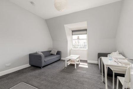 3 bedroom flat to rent - Photo 2