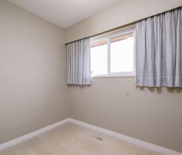 368 Newdale Court, North Vancouver - Photo 2