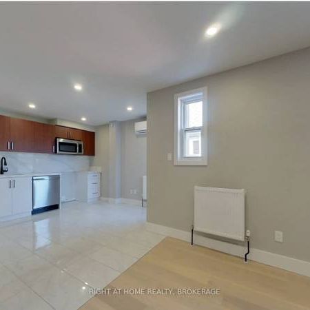 Completely renovated spacious layout! - Photo 3