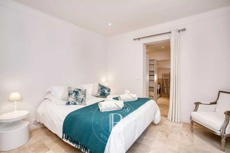 SAINT-TROPEZ - CAPON / PINET - VILLA 4 CHAMBRES - VUE SUR LE CHÂTEAU DE LA MESSARDIERE - Photo 3