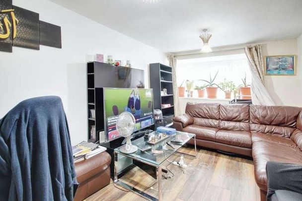 St Clement Close, Uxbridge, UB8 - Photo 1