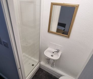 Flat 2, Conference Road, Armley, Leeds, LS12 3DX - Photo 1