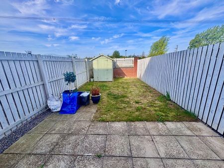 2 bedroom end of terrace house to rent - Photo 4