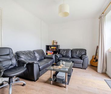 4 bedroom semi-detached house to rent - Photo 2