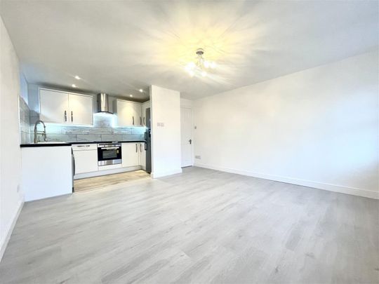 2 Bedroom Apartment - First Floor To Let - Photo 1