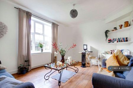 3 bedroom flat to rent - Photo 3