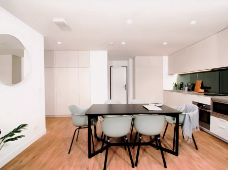 6 Bed Townhouse - Photo 2