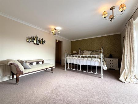 4 bedroom terraced house to rent - Photo 5