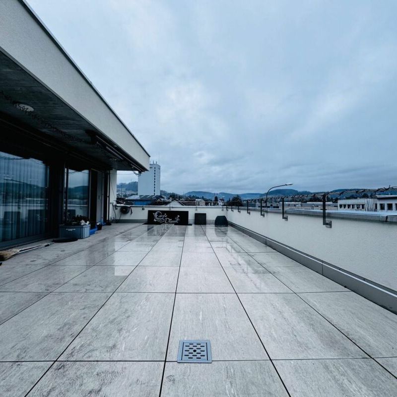 Exklusive, moderne 3.5-Zimmer-Attikawohnung mit grosser Terrasse & Waschturm - Photo 1