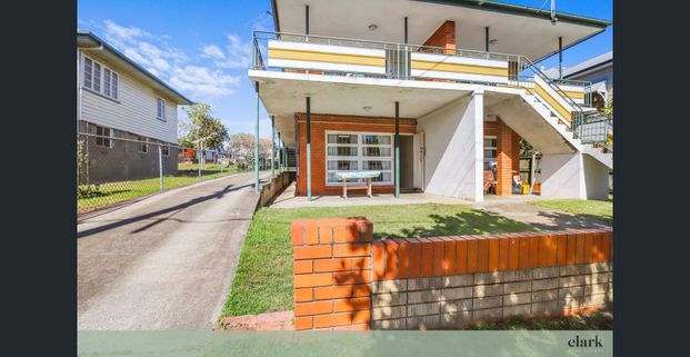 Spacious, furnished flat in prime Lutwyche location - Photo 1