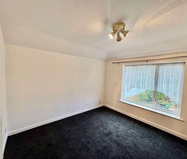 Gayfield Avenue, Brierley Hill, DY5 - Photo 6