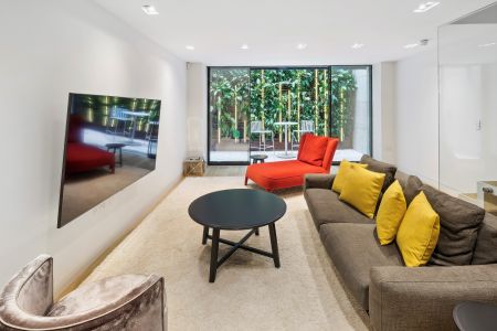 Stylish Two-Bedroom in Prestigious Knightsbridge - Photo 5