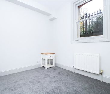 * GAS & ELECTRIC INCLUDED IN RENT* A stylish two bedroom ground flo... - Photo 4