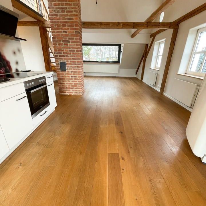 Hochwertige! und Lichtdurchflutete Dachgeschosswohnung in Cham - Photo 1