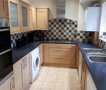 6 bedroom house to rent - Photo 2