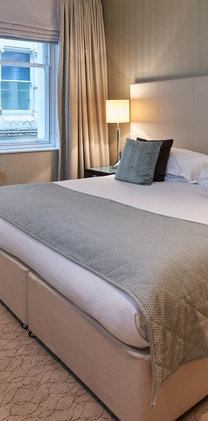 A one-bedroom apartment located in a prestigious building in Bank, EC4M - Photo 1