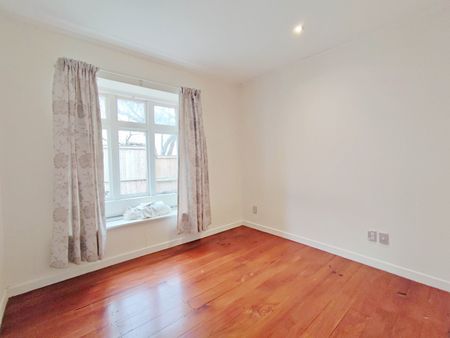 Sunny 5 Bedroom house in the prime location of Takapuna - Photo 5