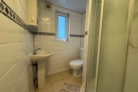 Wellesley Road, EASTBOURNE - Photo 4