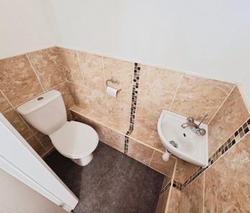 2 bedroom semi-detached house to rent - Photo 6