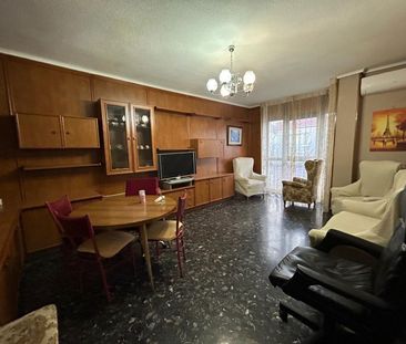 Piso de alquiler en Centro - Photo 1