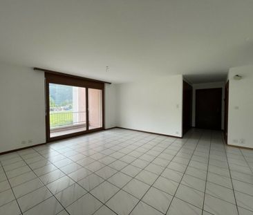 Appartement de 4.5 pièces au 1er étage avec balcon - Photo 2