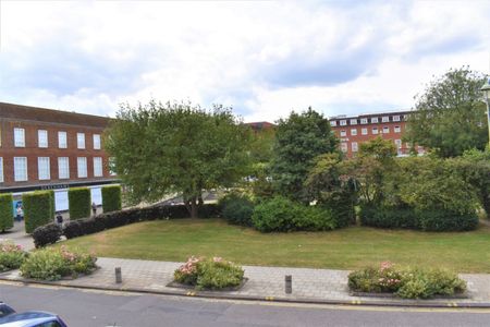 1 bedroom Apartment - Stonebank, Welwyn Garden City - Photo 3