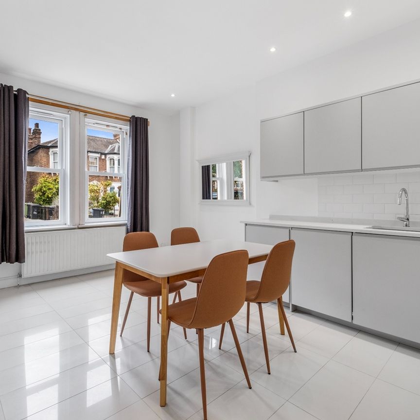 2 Bed Flat, Springbank Road, SE13 - Photo 1