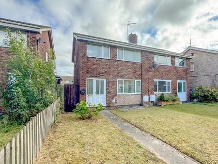 3 bedroom semi-detached house to rent - Photo 3