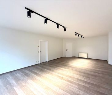 Instapklaar en ruim appartement met 2 slaapkamers en groot terras i... - Foto 4