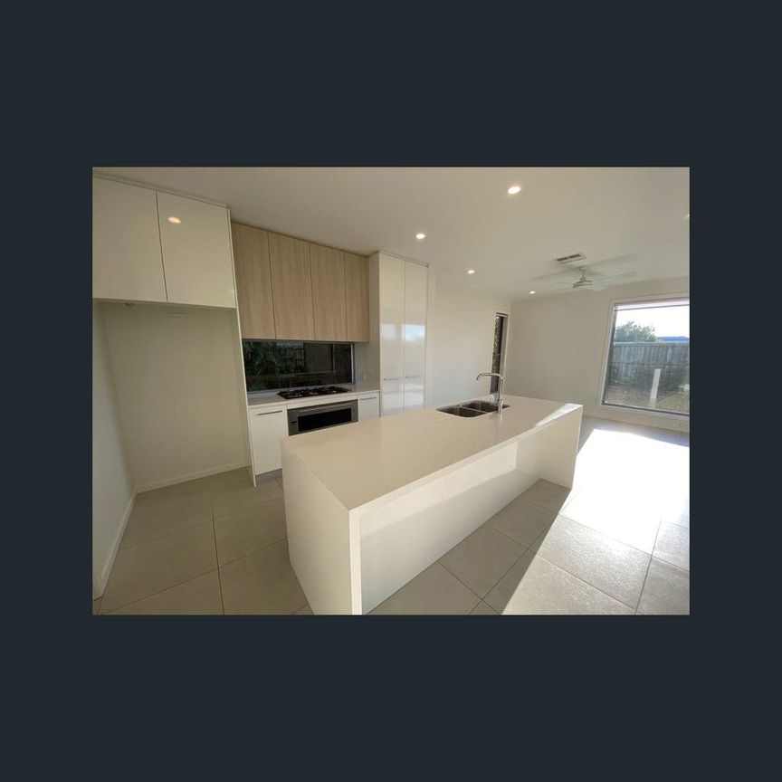 31 Sunflower Crescent, Calamvale, Qld 4116 - Photo 1