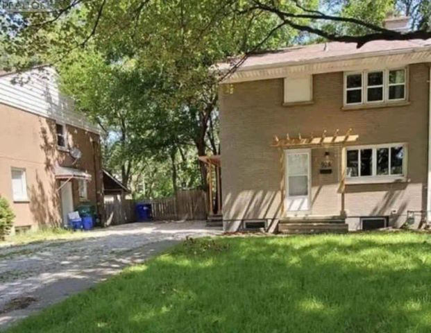 928 RANDOLPH AVENUE — 3 Bedroom - Photo 1