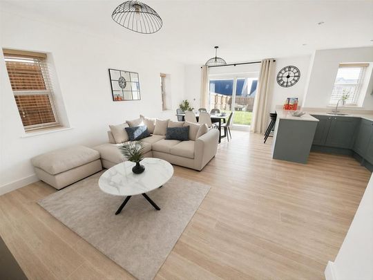 3 bedroom semi-detached house to rent - Photo 1