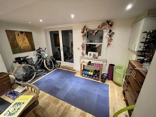 4 bedroom property to rent - Photo 1