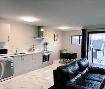 Chic 2BR Apt with Balcony in Linwood - Photo 3