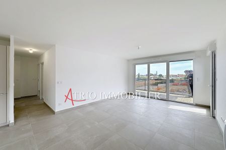 Location Appartement 3 pièces 61m² ST LAURENT DU VAR 06700 - Photo 3