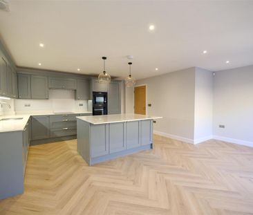 4 bedroom semi-detached house to rent - Photo 1