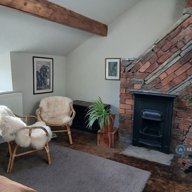 1 bedroom in a house share to rent - Photo 1
