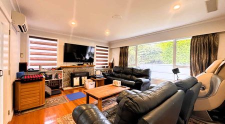 Spacious 5-Bedroom House for Rent in Burnside - Photo 2