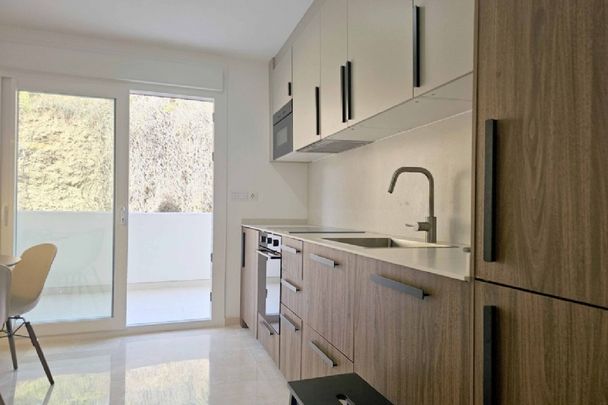 2 Bedroom Apartment For Rent in Nueva Andalucía, Málaga - Photo 1