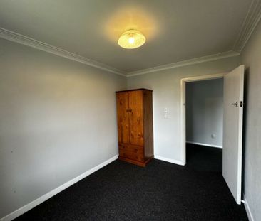 A refreshed decor and easy location! - Photo 2