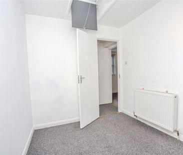 Bath Road, - Photo 2