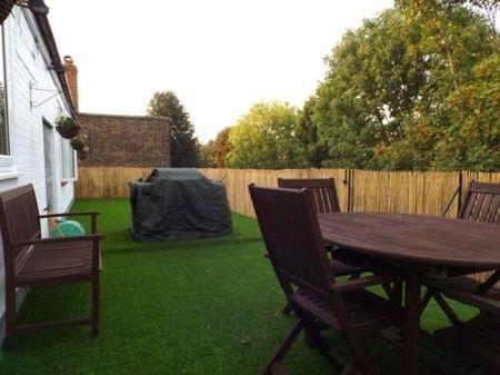 Room in a Shared Flat, Lonsdale Court, E11 - Photo 5