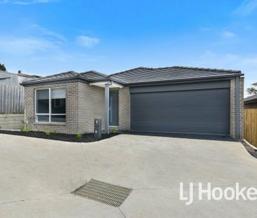 New, Modern, Three Bedroom Home! - Photo 3