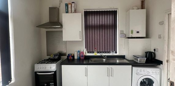 Room in a Shared House, Recreation View, LS11 - Photo 2