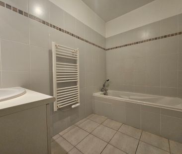 Location Appartement 3 pièces 51m² TAIN L HERMITAGE 26600 - Photo 2