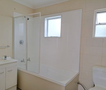 Sunny, Spacious & Super Convenient Two Bedroom in Wallaceville - Photo 4